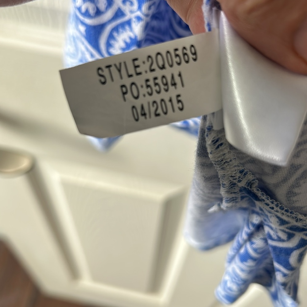 Vineyard Vines embroidered tile print knit stretch dress in marlin - Picture 9 of 9